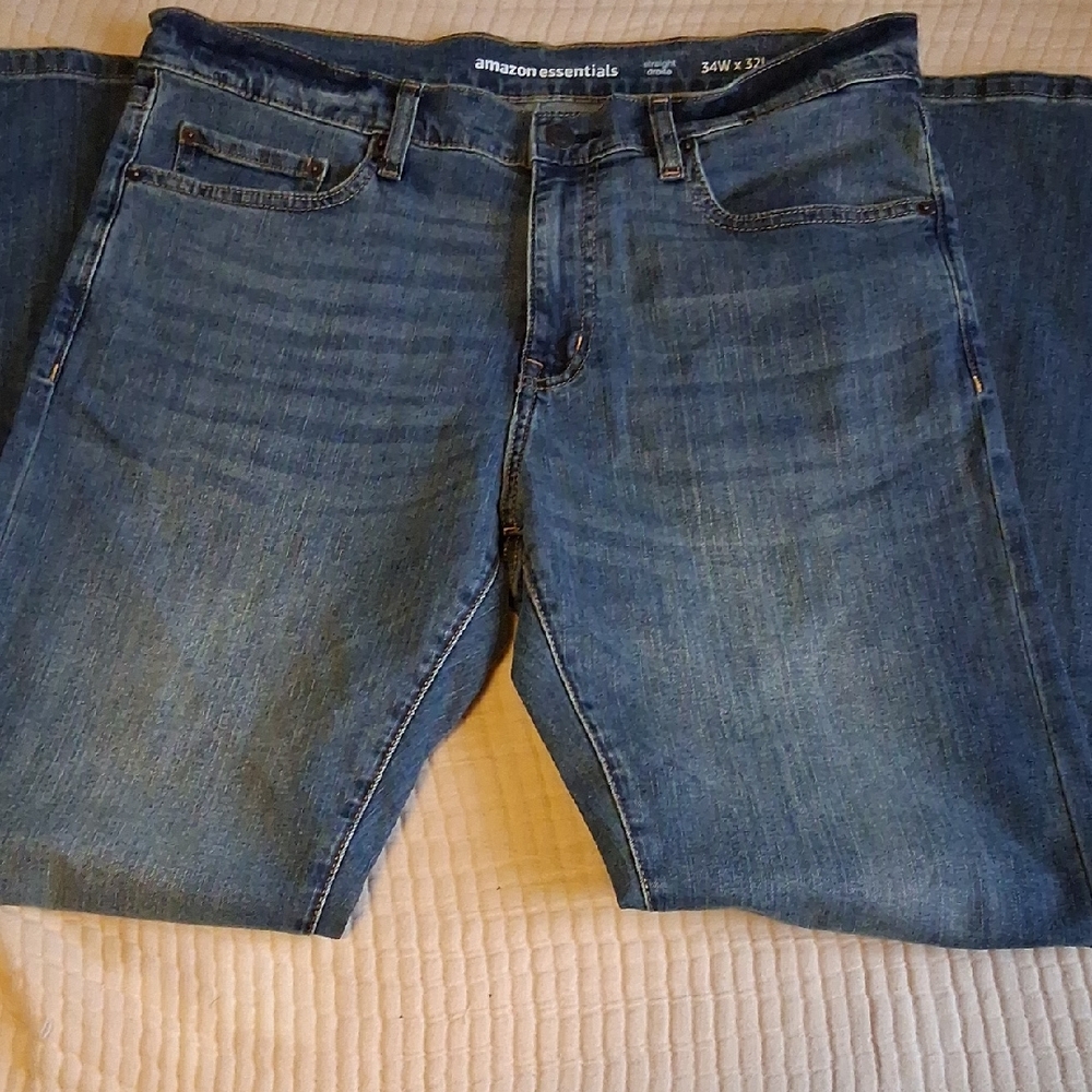 Amazon Essentials Men's Classic Blue Straight Jeans